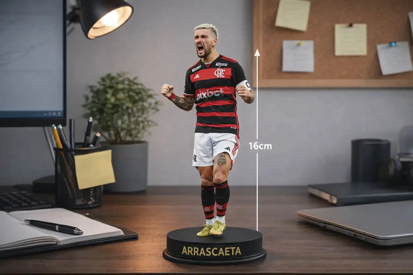 Estatueta 3D personalizada de jogador de futebol com uniforme rubro-negro, 16cm de altura, decorativa para escritório.