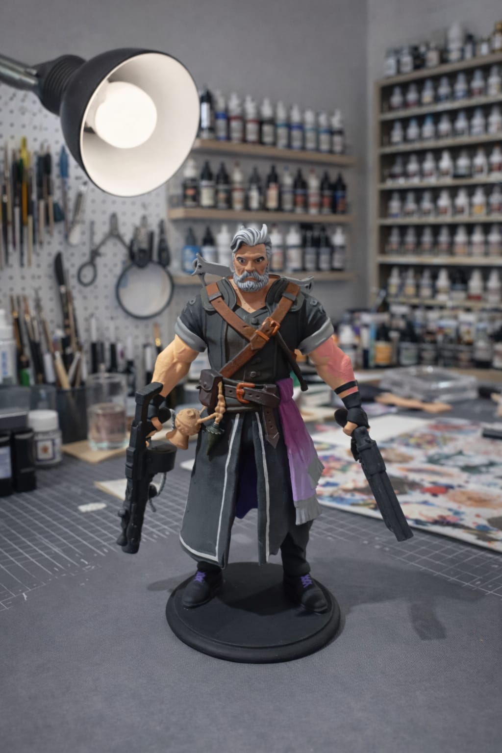 Personagem do jogo para computador LOL com 16cm, que o cliente deu para seu irmão de presente.